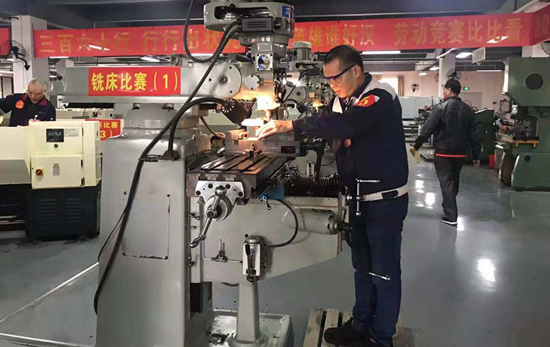 恒信源员工代表公司参加高新区职业技能大赛